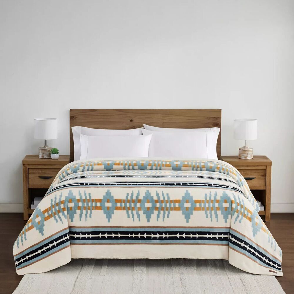 Pendleton Plush Blanket Queen SIZE - New with tags